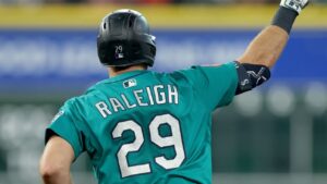 Cal Raleigh hits home run No. 60! A monthly breakdown of the slugger's historic 2025 campaign